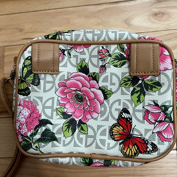 Giani Bernini White Rose Block Signature Floral Butterfly crossbody bag - Picture 8 of 8